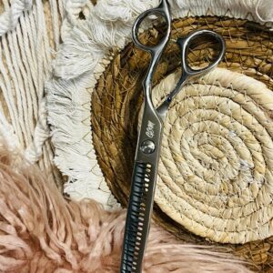 Hair thinning shears on woven textured mats